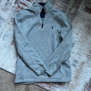 Grey men’s Izod sweater